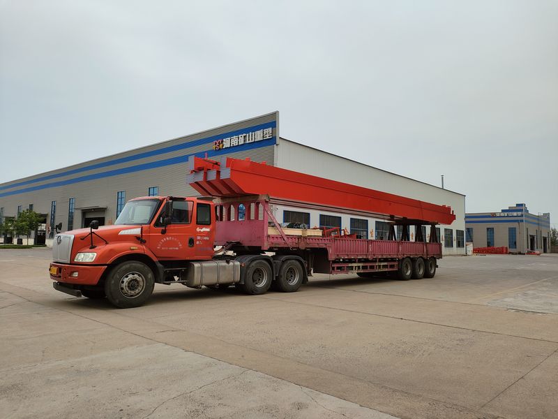 電動(dòng)葫蘆橋式起重機(jī) 3臺(tái) LH5t-17m 制作完成，發(fā)往河南漯河交付客戶使用。